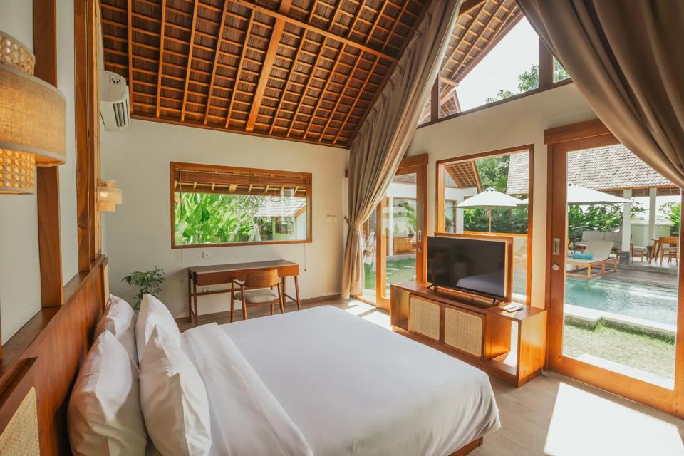 Bedroom opening onto the garden